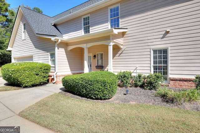 view of front of home with a front yard