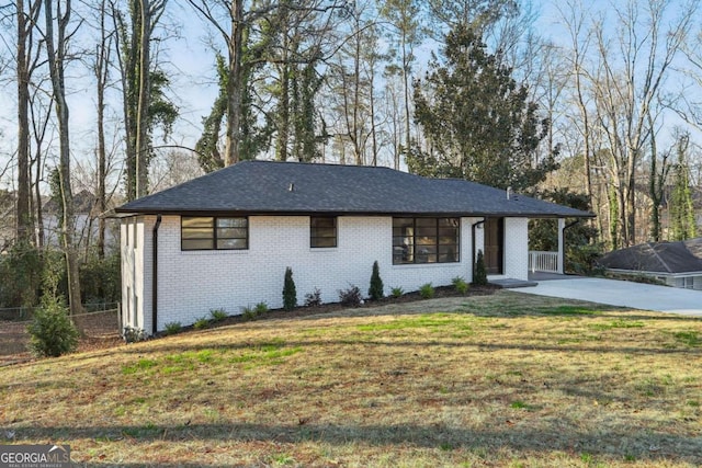 view of front of house with a front yard