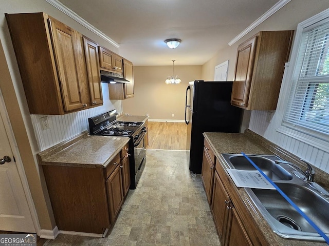 kitchen featuring black appliances, an inviting chandelier, sink, hanging light fixtures, and ornamental molding