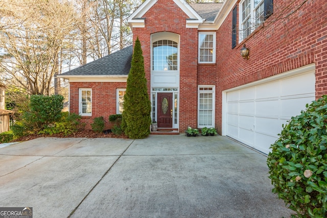 view of front property featuring a garage