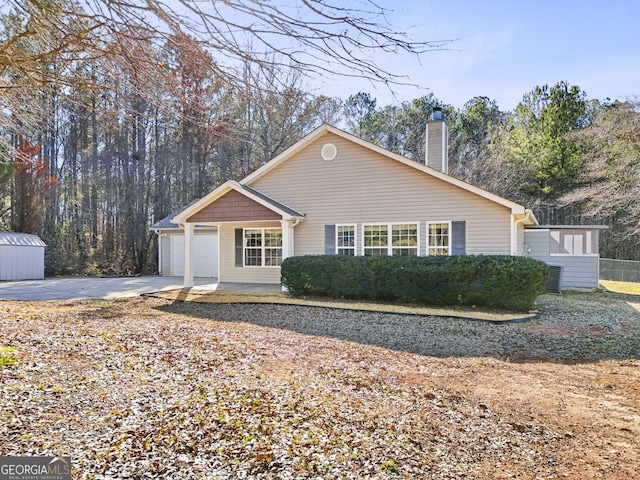 view of front facade featuring a garage