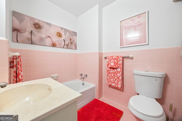 full bath featuring a garden tub, toilet, a wainscoted wall, vanity, and tile walls