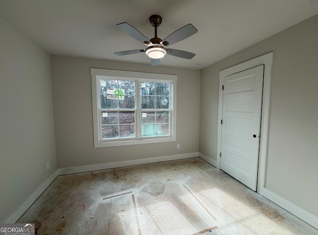 unfurnished bedroom featuring ceiling fan