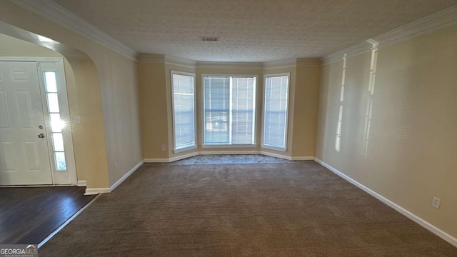 carpeted foyer with plenty of natural light and crown molding