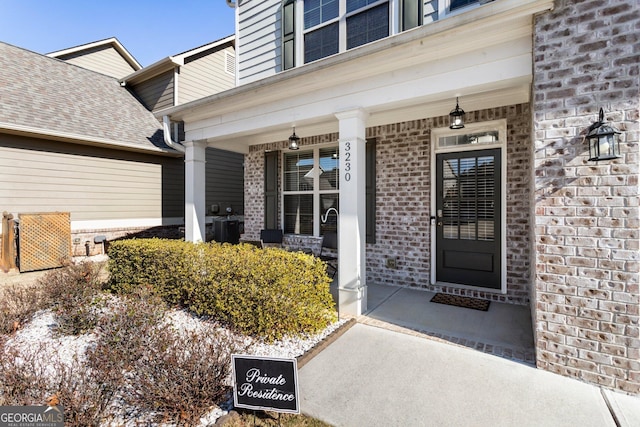 property entrance with covered porch