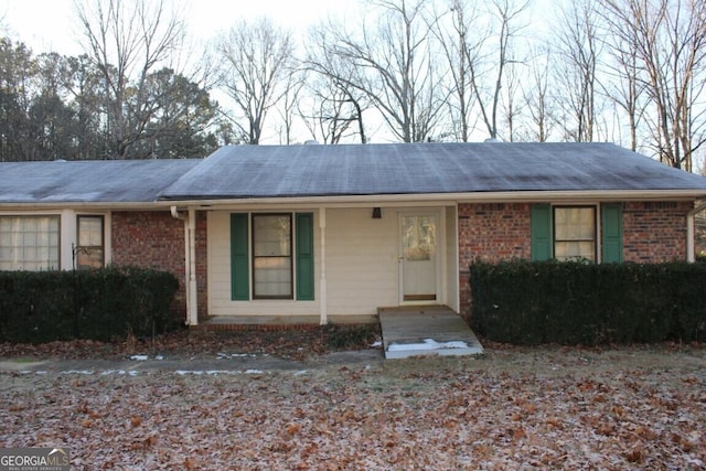 ranch-style home featuring brick siding