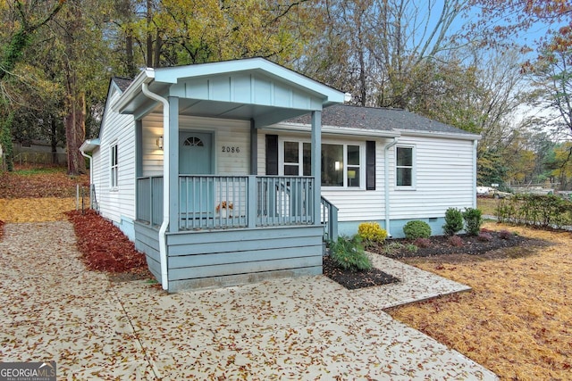 view of front of property with crawl space and covered porch