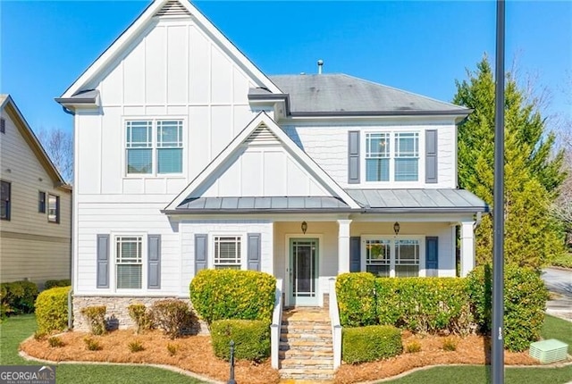 view of front of property with a front lawn