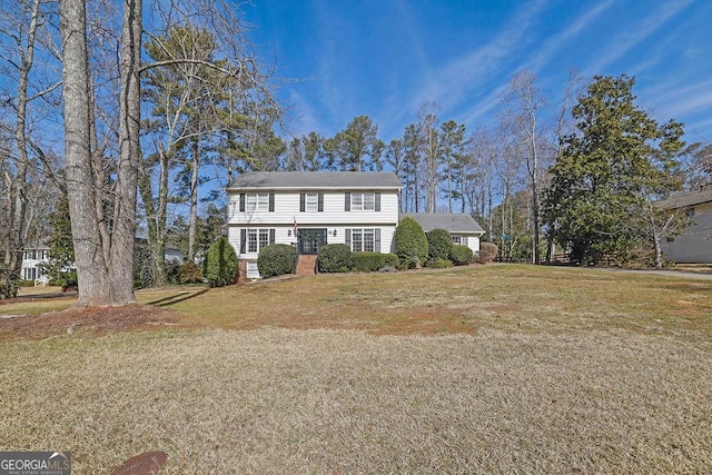 colonial house featuring a front yard