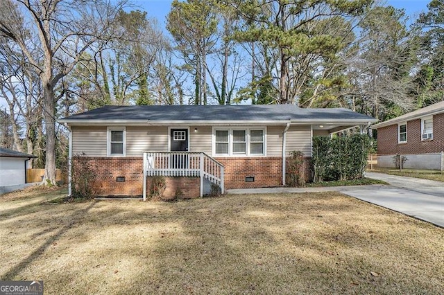 view of front facade with a front yard