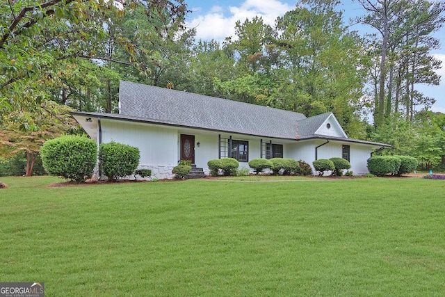 single story home featuring a front yard