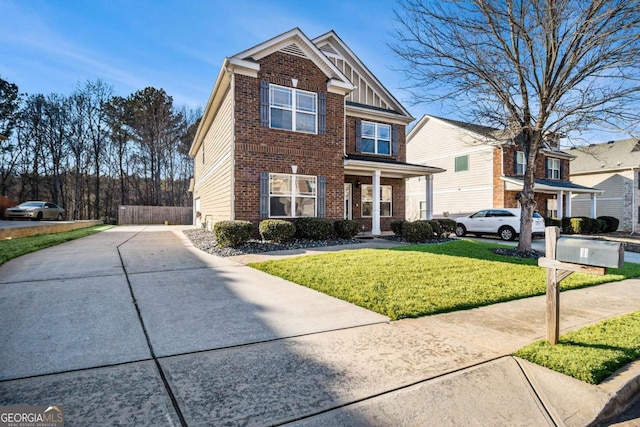 view of front of property featuring a front lawn