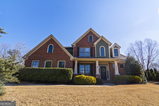 view of front facade with a front lawn