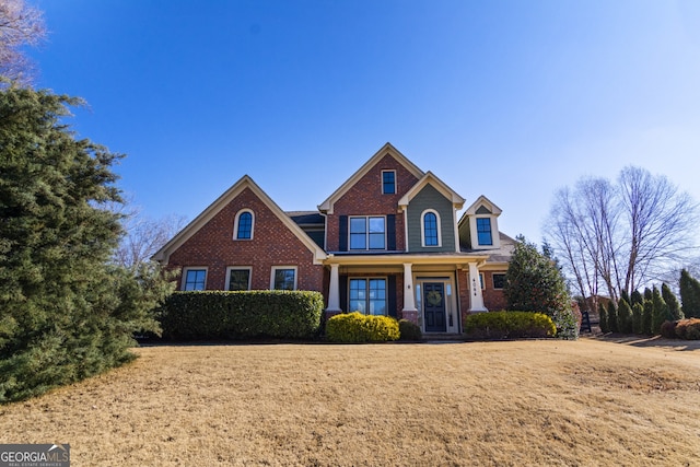 view of front of property with a front yard