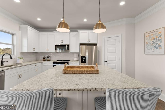 5721 Brickhampton Ct, Clermont, GA 30527 - kitchen with stainless steel appliances, a sink, a kitchen island, white cabinets, and tasteful backsplash