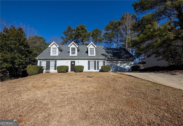 cape cod home featuring a front yard