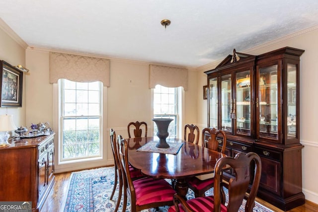 dining room featuring light hardwood / wood-style floors and ornamental molding