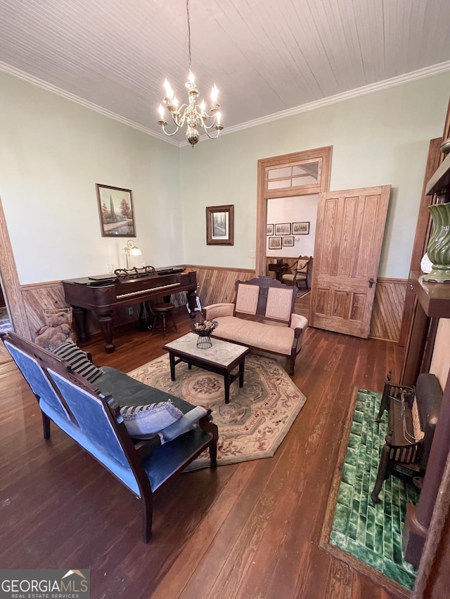 living room featuring ornamental molding, dark hardwood / wood-style flooring, and a notable chandelier