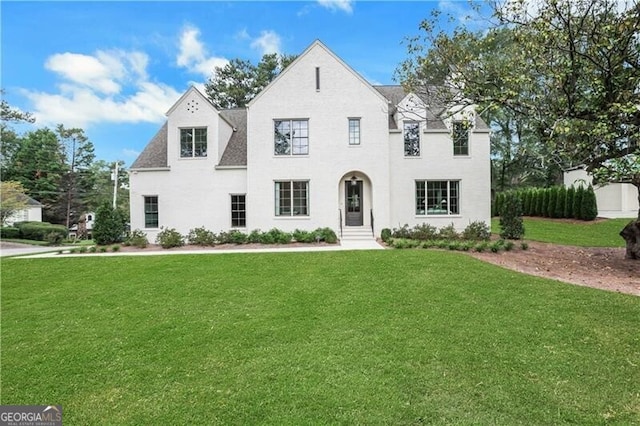 view of front of property with a front lawn