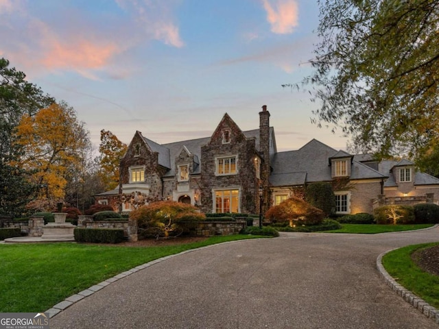 view of front of property with a lawn