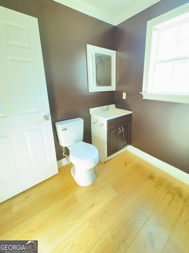 laundry room featuring light hardwood / wood-style floors, crown molding, hookup for a washing machine, and cabinets