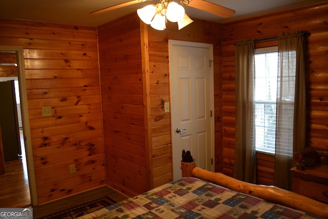 bedroom featuring dark wood-type flooring and ceiling fan