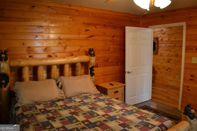 bedroom featuring ceiling fan, hardwood / wood-style floors, and a closet