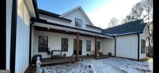 view of front of property featuring a porch