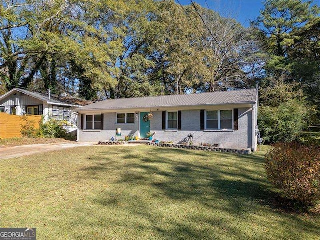 ranch-style home with a front yard