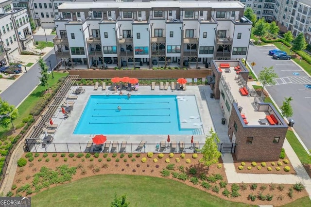 view of swimming pool