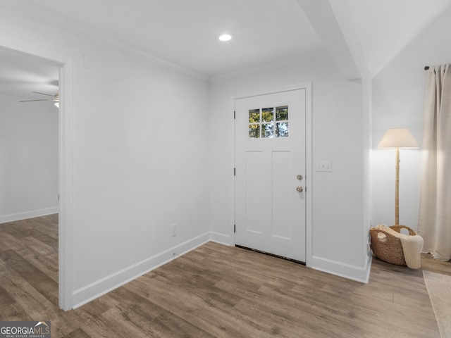 entryway featuring light hardwood / wood-style floors, crown molding, and ceiling fan