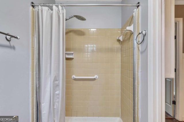 bathroom featuring curtained shower