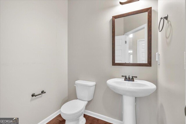 carpeted spare room featuring vaulted ceiling and ceiling fan