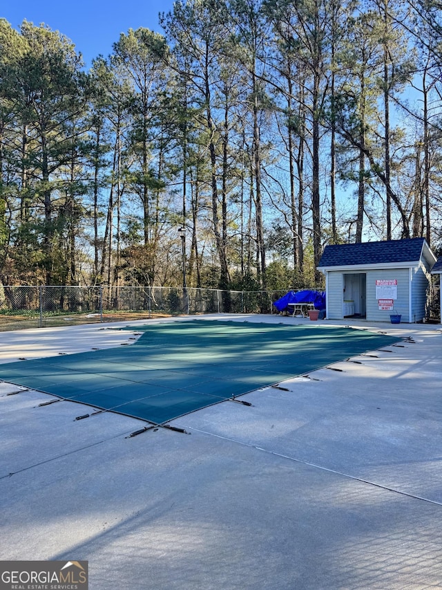 view of swimming pool