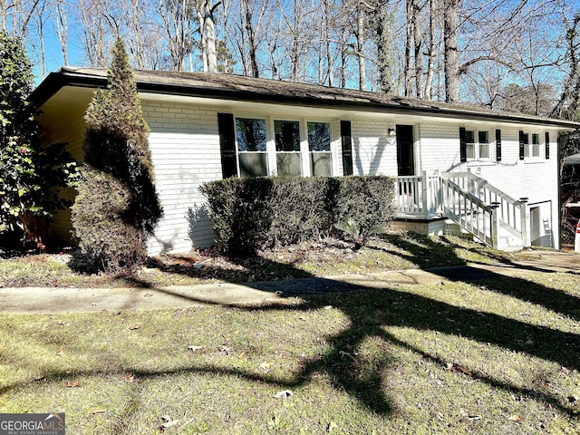 ranch-style house with a front lawn