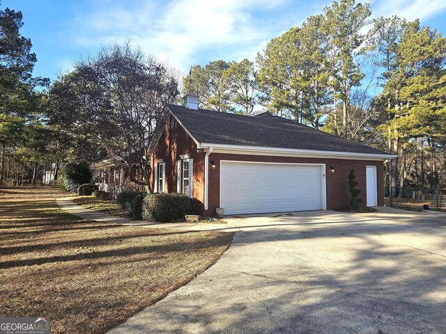 single story home featuring covered porch and a front yard