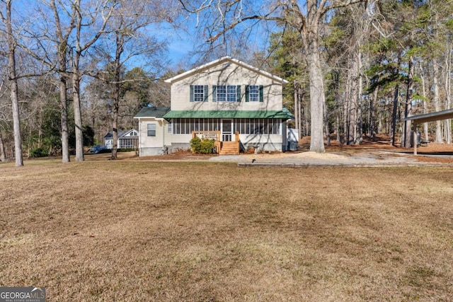 view of front of property featuring a front lawn and covered porch