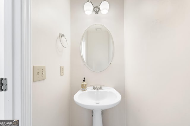 bathroom featuring sink