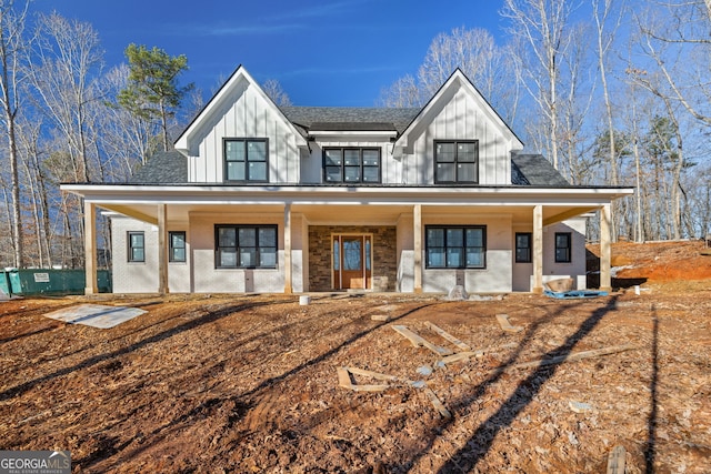 modern inspired farmhouse featuring covered porch