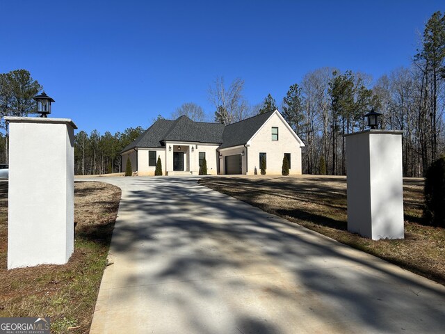 view of front of house featuring a garage