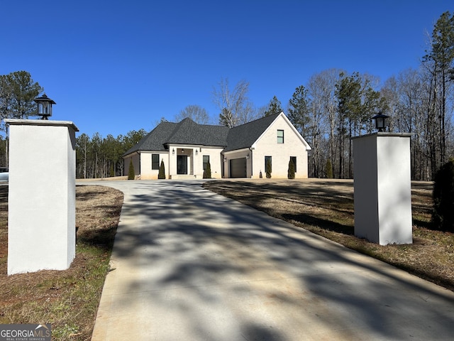 view of front of house with driveway and an attached garage