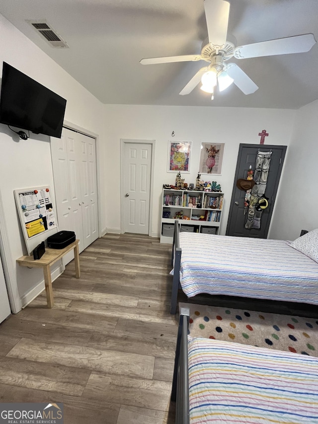 bedroom featuring ceiling fan, hardwood / wood-style floors, and a closet