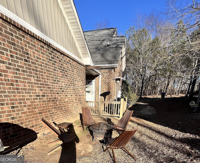 view of yard featuring a fire pit