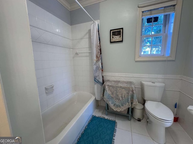 bathroom with shower / bathtub combination with curtain, tile patterned flooring, tile walls, toilet, and crown molding