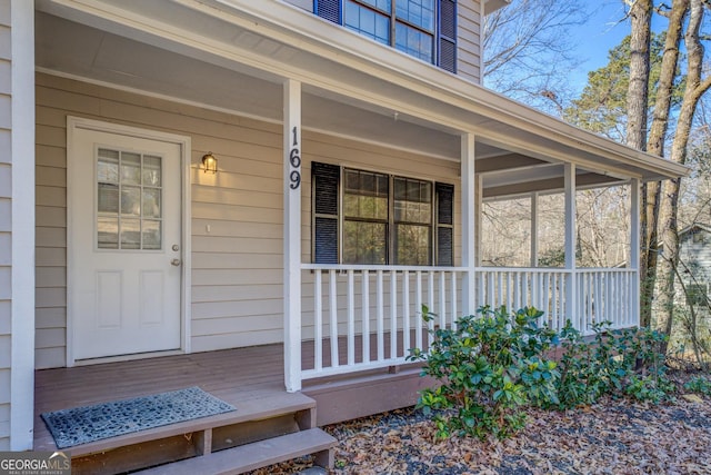 property entrance with covered porch