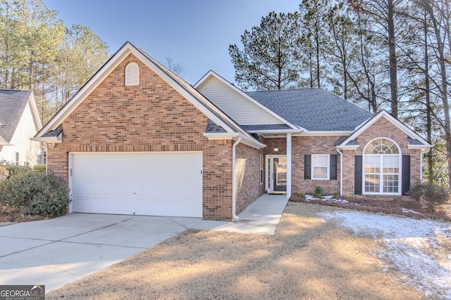 view of front property featuring a garage