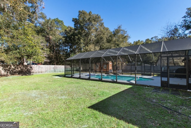 view of yard featuring a lanai and a fenced in pool