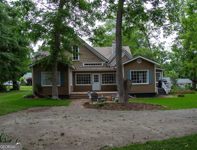 view of front of house with a front yard