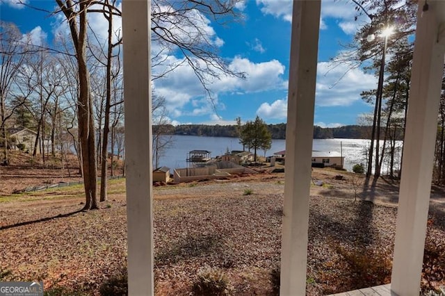 view of yard featuring a water view