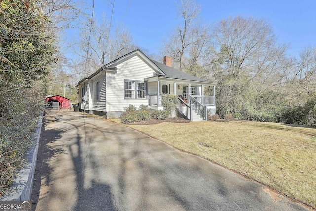 view of front of house featuring a front yard and a porch